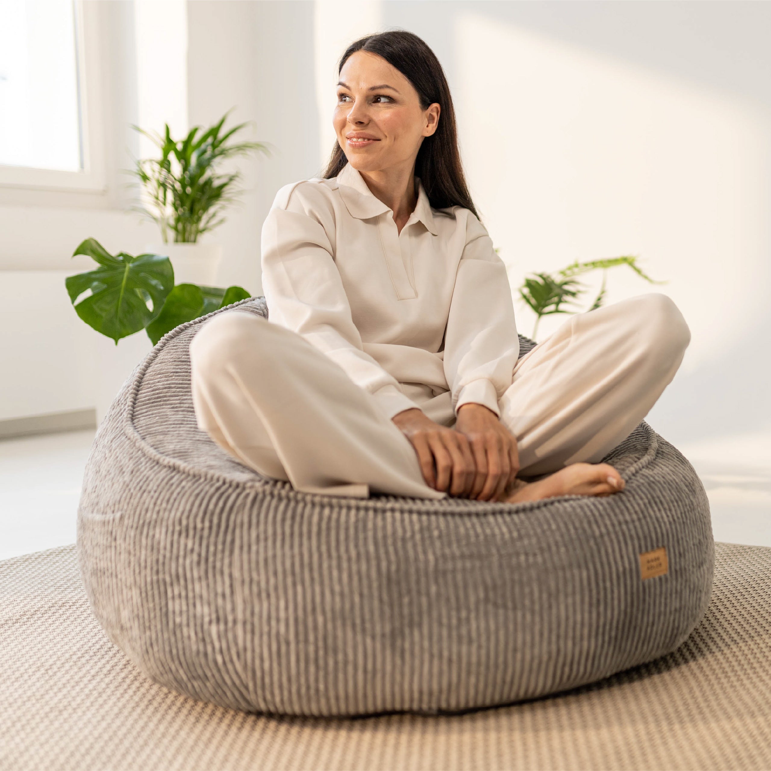 Sillón puf de pana con respaldo Mark Adler Comfy 4.0 Grey