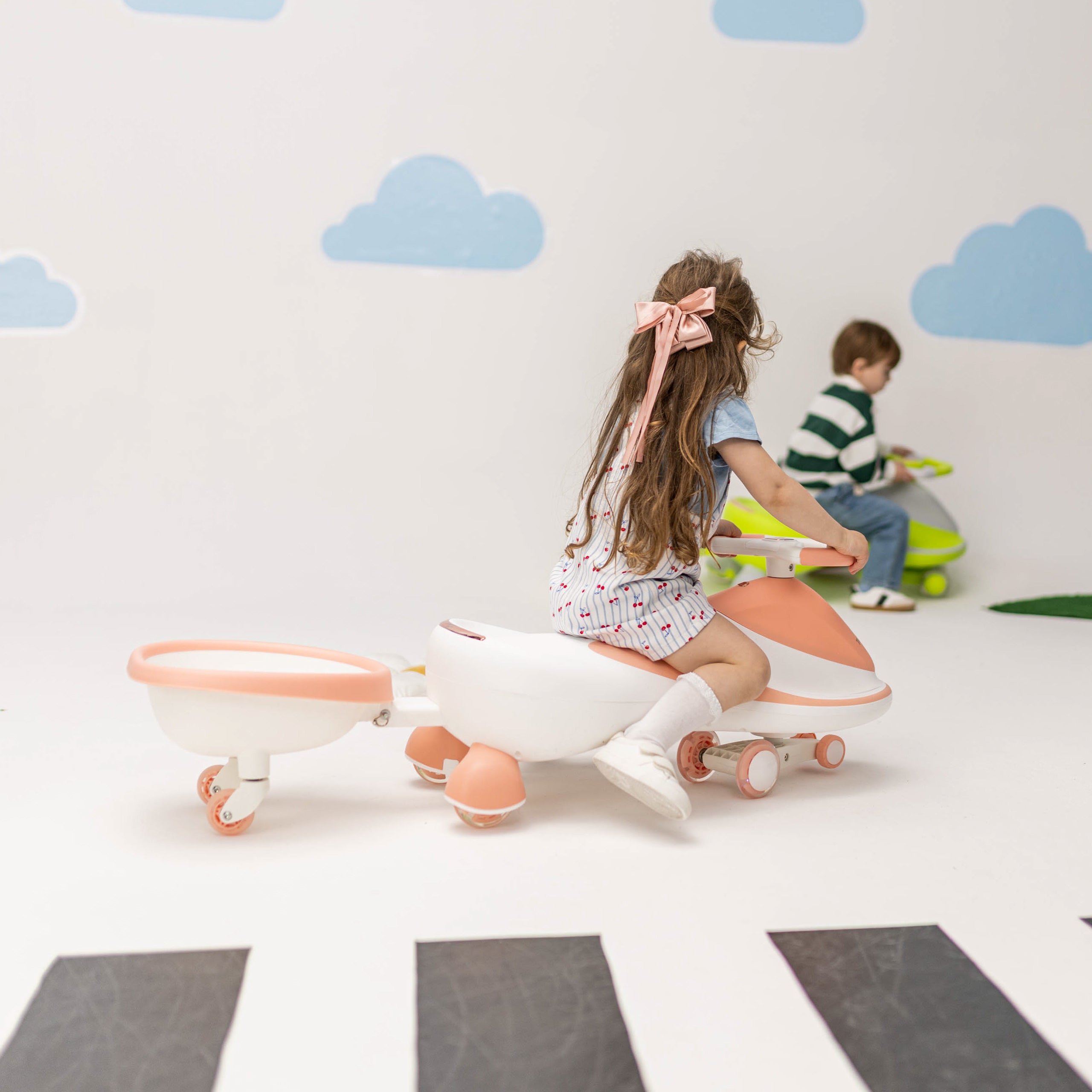 Cochecito infantil por gravedad con luces LED Tulano Focus 55 Pink