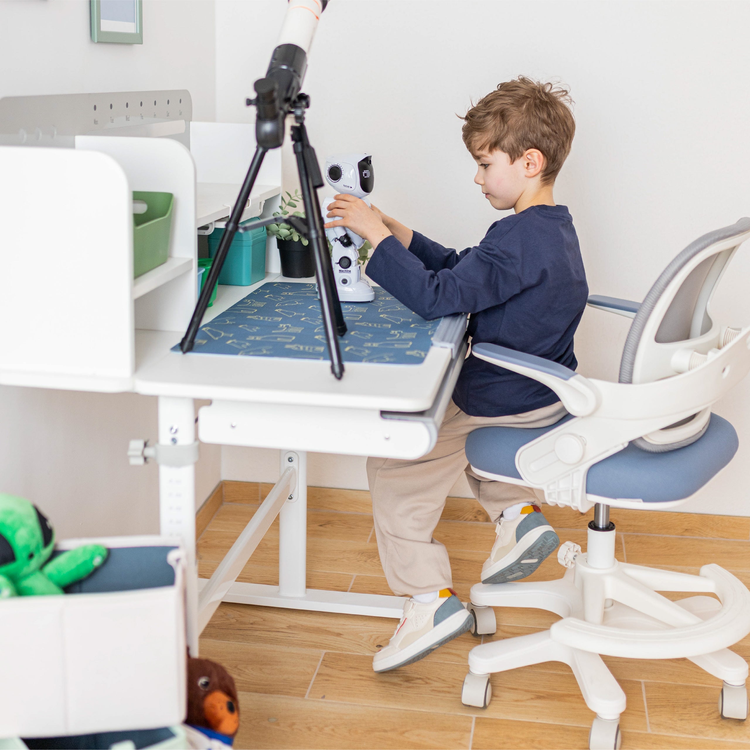Escritorio ergonómico para niños Mark Adler Study 5.0 Grey, 90 cm