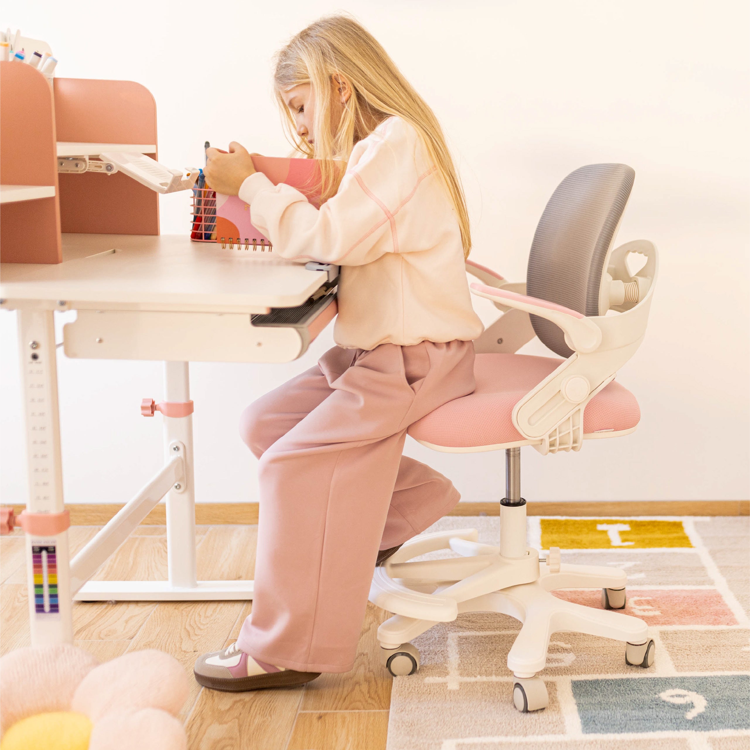 Sillón de escritorio para niños Mark Adler Junior 4.3 rosa-gris