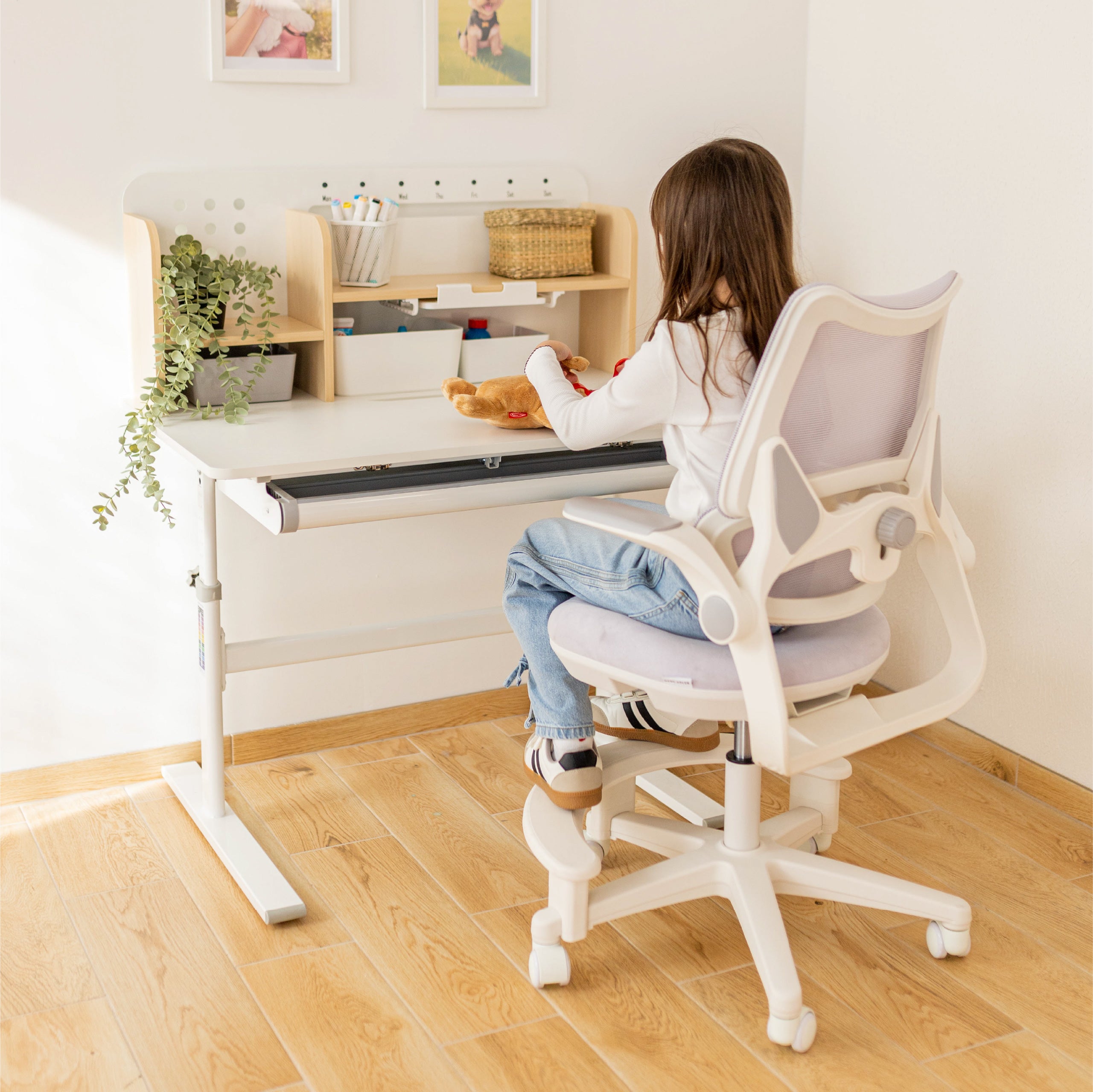 Escritorio ergonómico para niños Mark Adler Study 5.0 Wood 90 cm