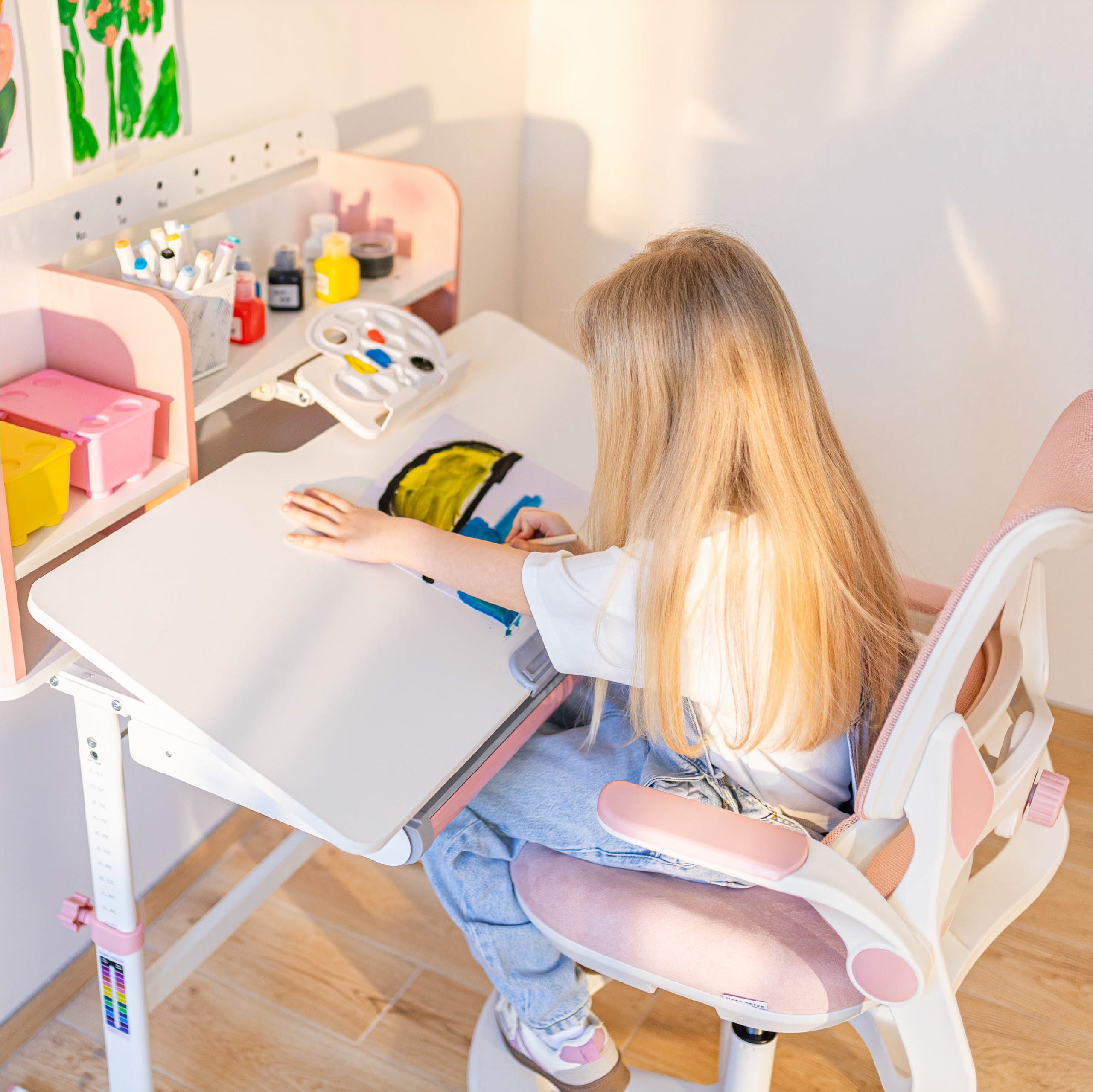 Escritorio ergonómico para niños Mark Adler Study 5.0 Pink, 90 cm